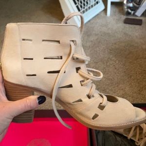 Vince Camuto never worn open toed vc Tressa booties size 8